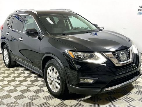 Used 2017 Nissan Rogue SV w/ SV Premium Package image 3