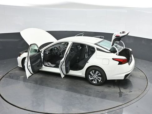 Used 2025 Nissan Altima 2.5 S FWD image 49