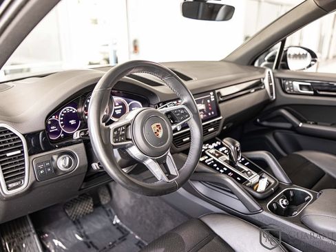 Used 2023 Porsche Cayenne w/ Premium Package AWD/4WD image 20