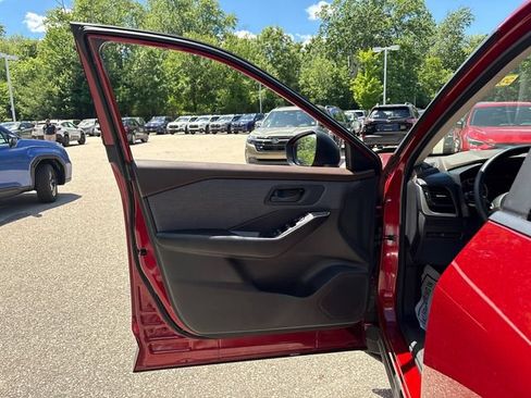 Used 2023 Nissan Rogue S AWD/4WD image 15