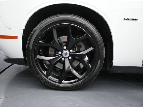 Used 2018 Dodge Challenger R/T RWD image 28