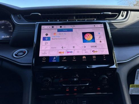 New 2025 Jeep Grand Cherokee Limited w/ Black Appearance Package image 27