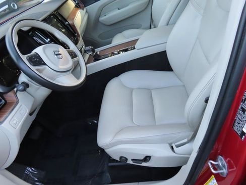 Used 2019 Volvo XC60 T6 Momentum w/ Multimedia Package AWD/4WD image 8