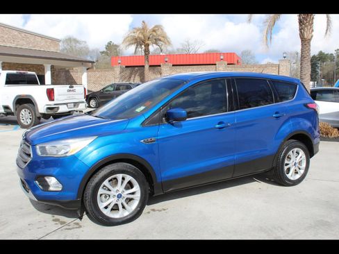 Used 2017 Ford Escape SE image 1