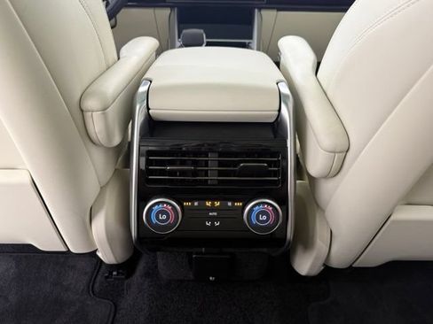 Used 2025 Land Rover Range Rover SE AWD/4WD image 23