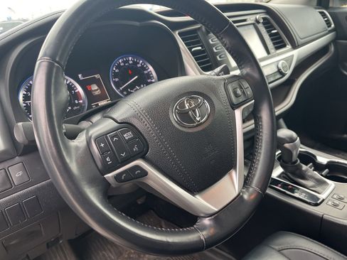 Used 2018 Toyota Highlander XLE image 11