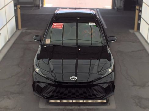 Used 2025 Toyota Camry SE FWD image 3