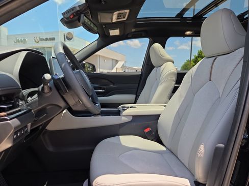 Used 2026 Toyota Grand Highlander AWD Hybrid image 15