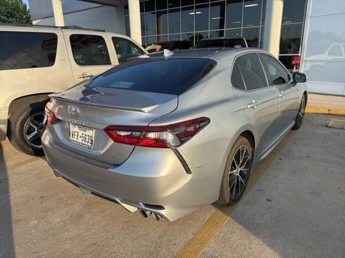 Used 2021 Toyota Camry SE FWD image 8