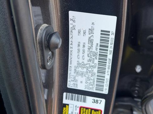 Used 2017 Toyota Tacoma TRD Off-Road w/ Tow Package (A/T) AWD/4WD image 24