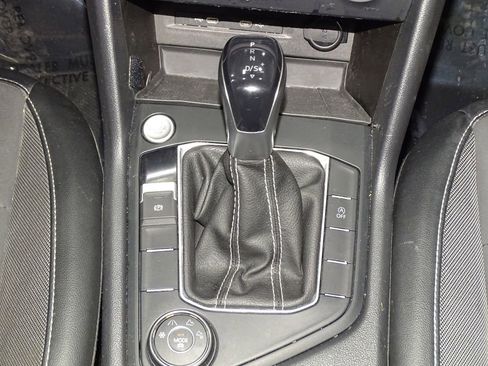 Used 2022 Volkswagen Taos SE w/ Panoramic Sunroof Package image 39