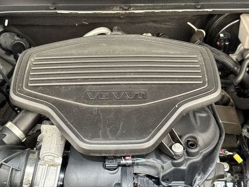 Used 2022 GMC Acadia AT4 w/ Technology Package image 31