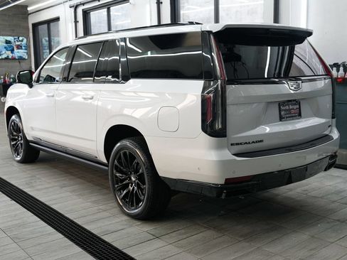 Used 2024 Cadillac Escalade ESV Sport Platinum w/ LPO, ONYX Package AWD/4WD image 6