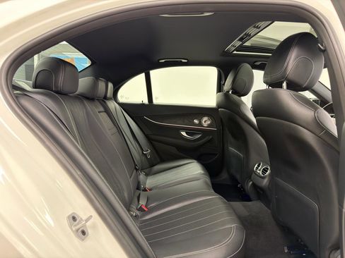 Used 2020 Mercedes-Benz E 350 E 350 4MATIC Sedan w/ Parking Assistance Package image 31