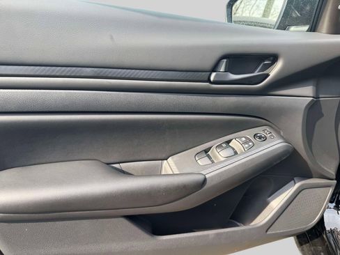 Used 2025 Nissan Altima 2.5 S FWD image 15