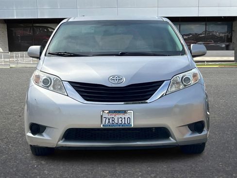 Used 2012 Toyota Sienna LE FWD image 11