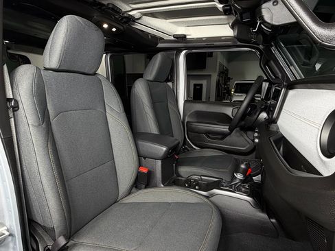 Used 2024 Jeep Wrangler Unlimited Sport image 16