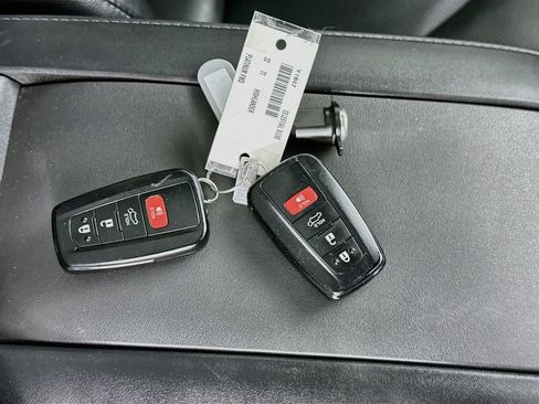 Used 2022 Toyota Highlander Platinum FWD image 36