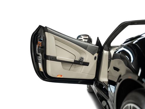 Used 2015 Aston Martin DB9 Volante image 52