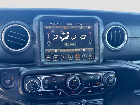 Used 2022 Jeep Wrangler Unlimited Sahara w/ Cold Weather Group AWD/4WD image 17