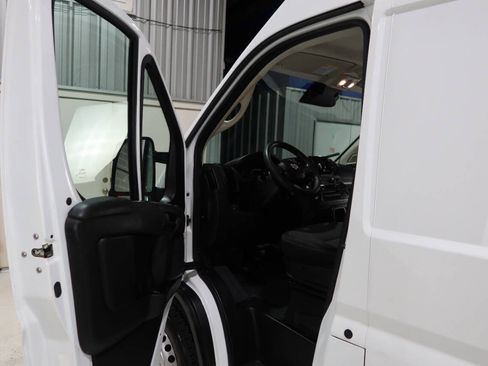 Used 2024 RAM ProMaster 2500 w/ Convenience Group FWD image 19