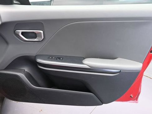 Used 2025 Kia K4 FWD image 32