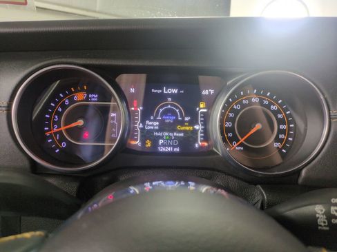 Used 2021 Jeep Wrangler Unlimited Sahara image 18