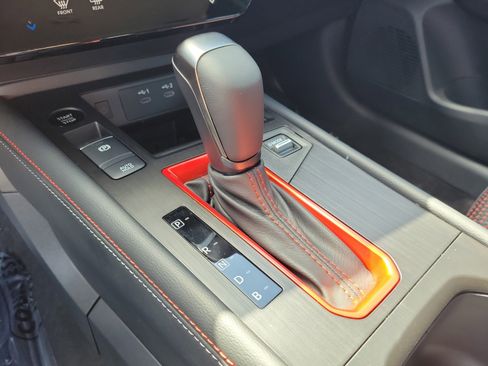 Certified 2025 Nissan Kicks SR FWD image 29