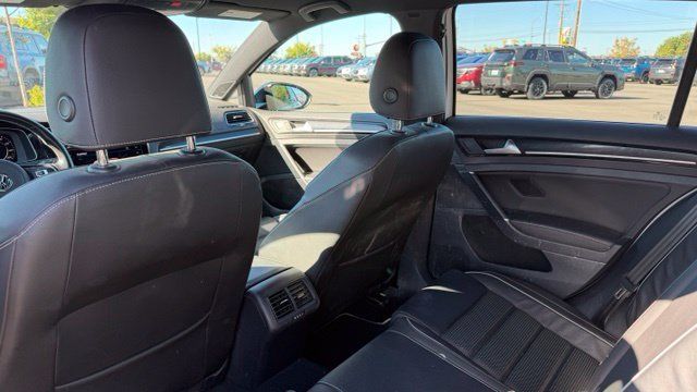 Used 2018 Volkswagen Golf R 4-Door AWD/4WD image 10