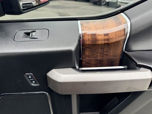 Used 2015 Ford F150 Platinum w/ Equipment Group 701A Luxury image 19