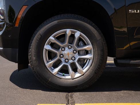 New 2025 Chevrolet Suburban LS image 8