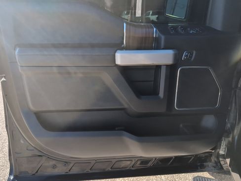 Used 2017 Ford F150 Lariat w/ Equipment Group 502A Luxury image 9