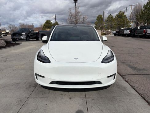 Used 2022 Tesla Model Y Long Range image 9