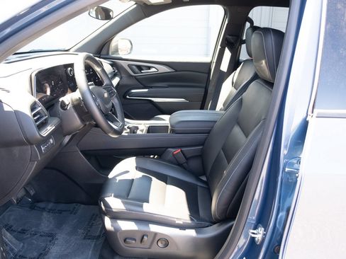 Used 2025 Chevrolet Traverse LT w/ Driver Confidence Package AWD/4WD image 10