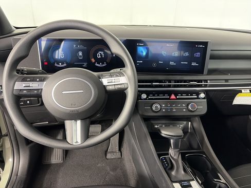 Used 2026 Hyundai Santa Cruz SE AWD/4WD image 3