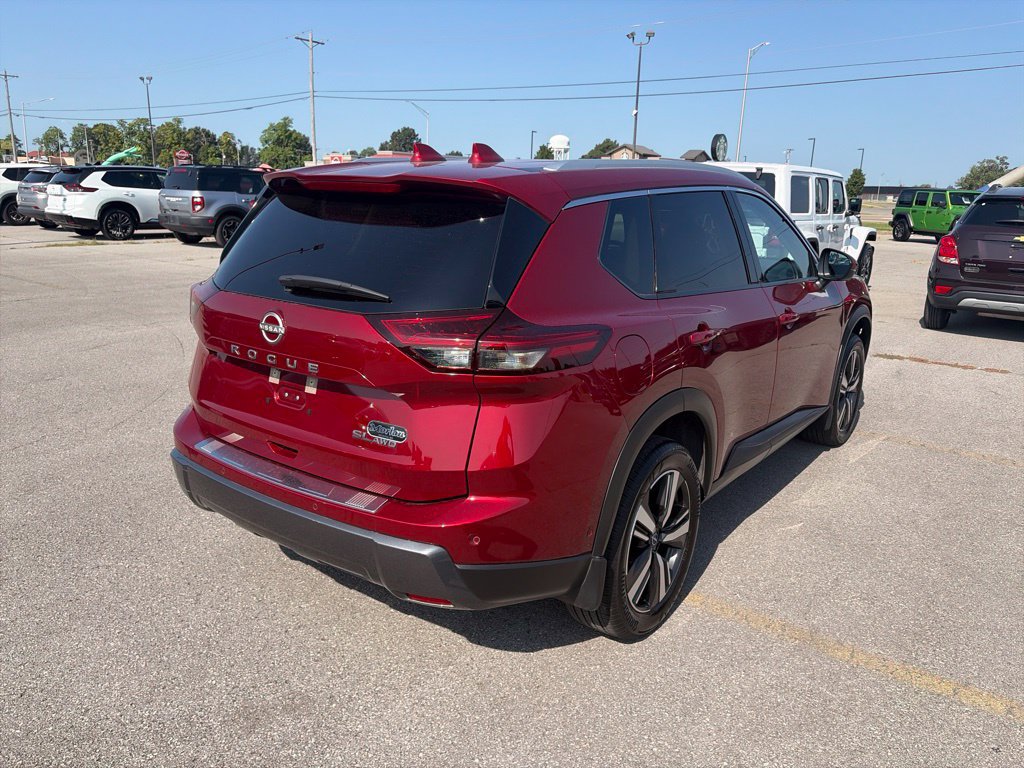 Used 2025 Nissan Rogue SL w/ Tech Package AWD/4WD image 6