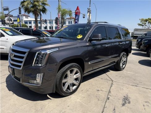 Used 2017 Cadillac Escalade Premium Luxury AWD/4WD image 9