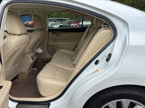 Used 2015 Lexus ES 300h w/ Navigation System Package image 6