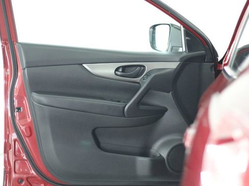 Used 2020 Nissan Rogue Sport S FWD image 38