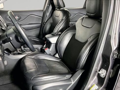 Used 2019 Jeep Cherokee Latitude Plus FWD image 20