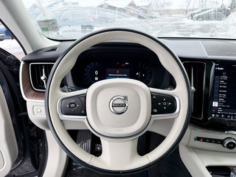 Used 2022 Volvo XC60 B5 Momentum w/ Climate Package image 14