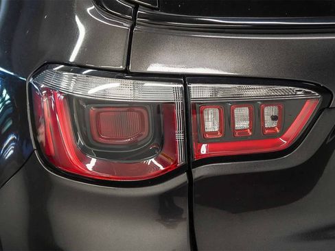 Used 2020 Jeep Compass Latitude image 9