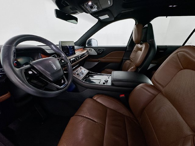 Used 2023 Lincoln Aviator Grand Touring w/ Equipment Group 301A AWD/4WD image 19