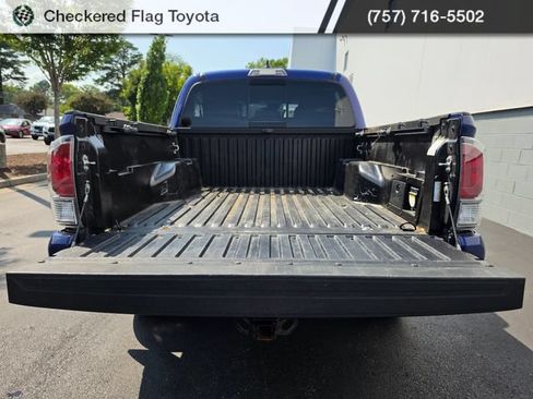 Used 2022 Toyota Tacoma TRD Sport w/ TRD Premium Sport Package AWD/4WD image 12