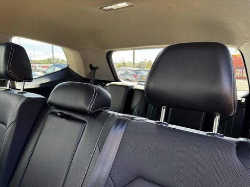 Used 2024 Volkswagen Atlas SE FWD image 25