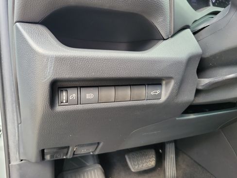 Used 2021 Toyota RAV4 XLE Premium FWD image 25