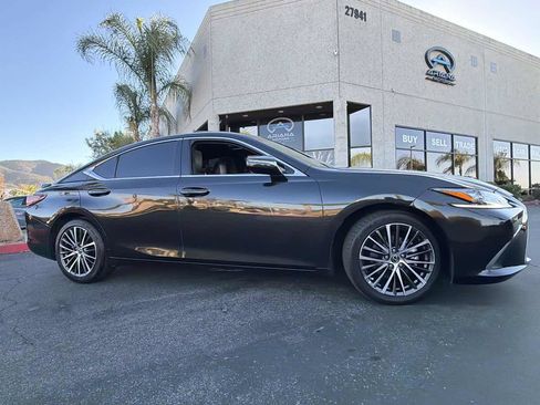 Used 2024 Lexus ES 300h w/ Premium Package FWD image 14