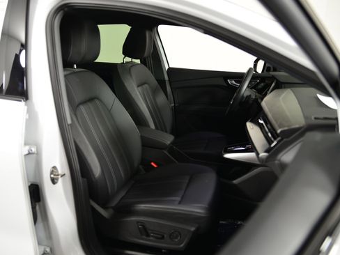 Used 2023 Audi Q4 e-tron Premium Plus w/ Premium Plus image 17