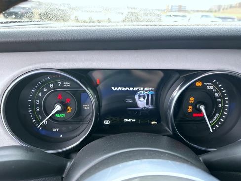 Used 2022 Jeep Wrangler Unlimited Sahara image 15