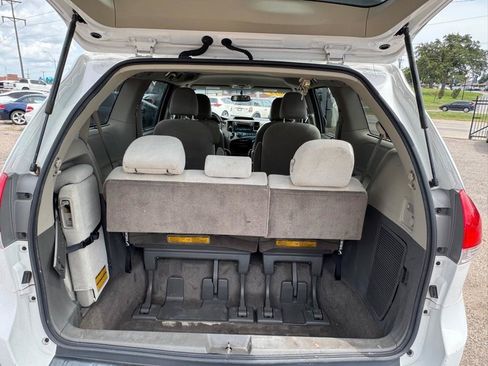 Used 2014 Toyota Sienna LE FWD image 17